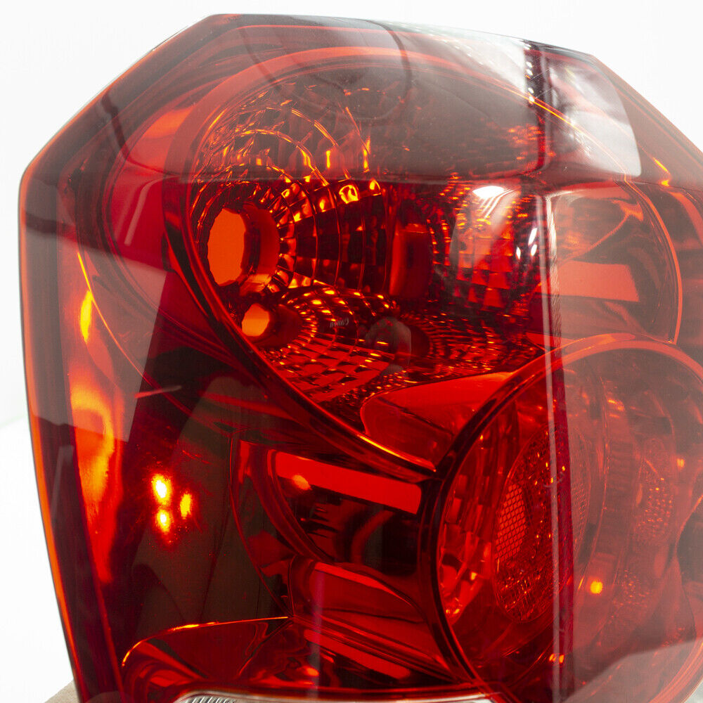 2004-2007 Chevy Aveo Driver Left Side Tail Light Lamp Outer Quarter GM2800175